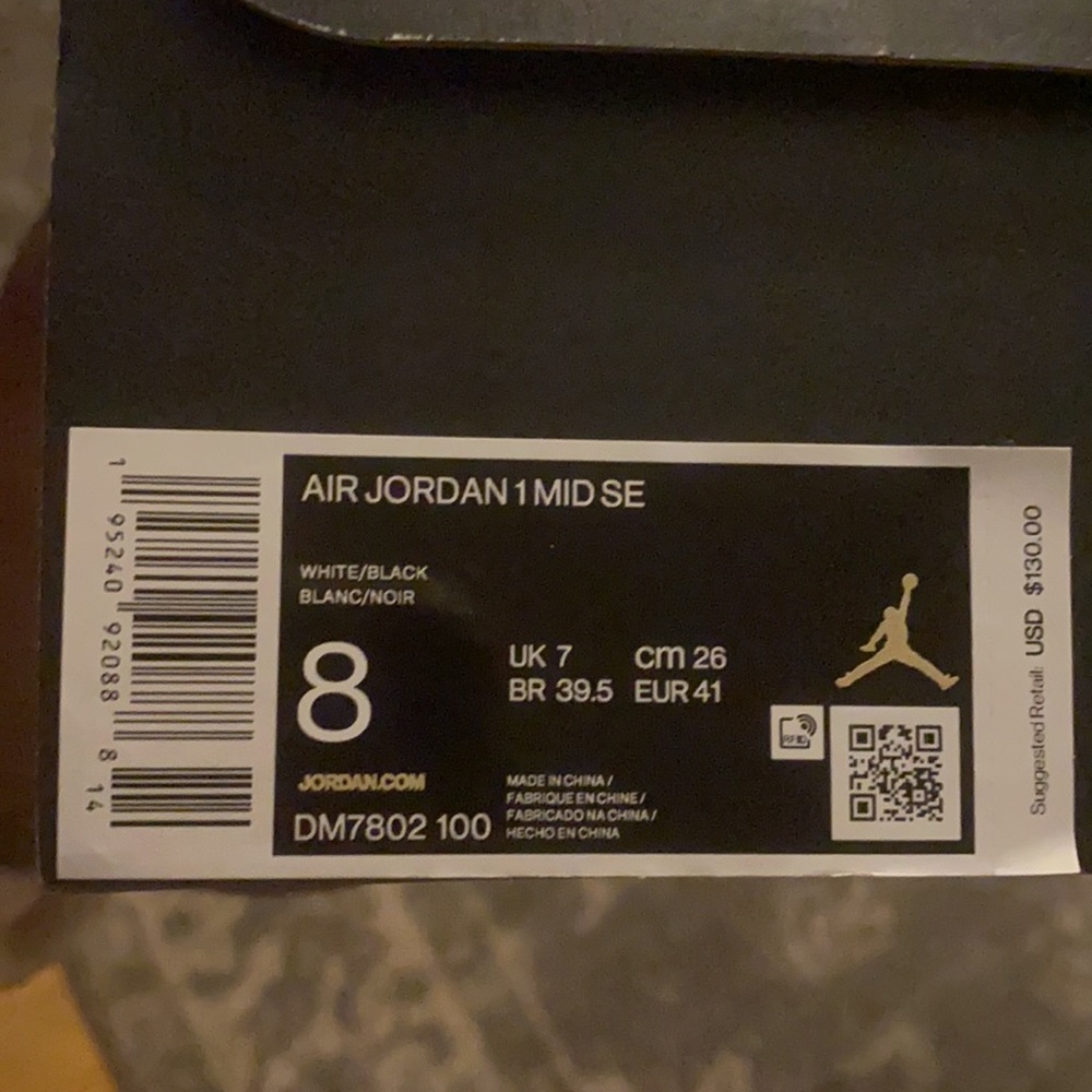 Jordan AJ1 Mid Mens 8 (Womens 9.5) Color changing - Picture 4 of 4